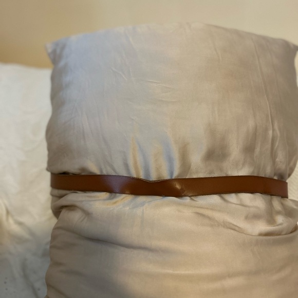 NWT: Anthropologie Brown Leather Belt with Unique Buckle Closure - Picture 3 of 6